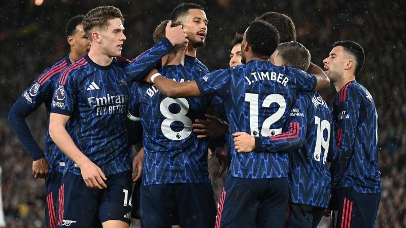 新疆95-96深圳遭3坏消息！外援配置糟糕，外线防守拉胯，欠缺领袖